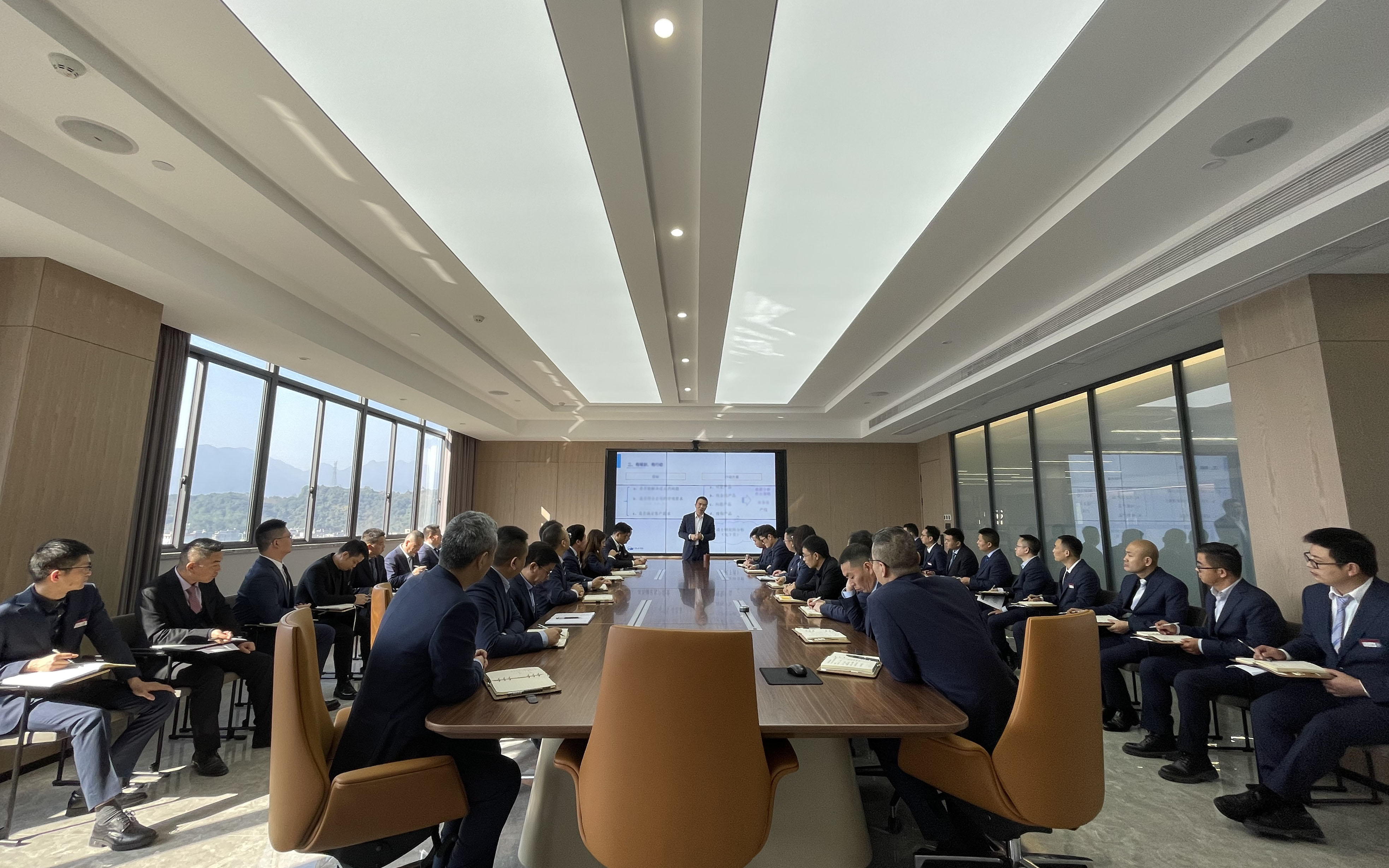 加強頭部、腰部和腿部建設
